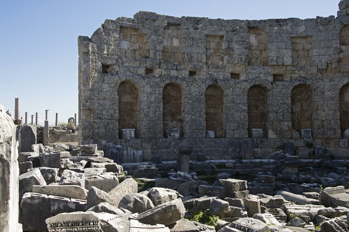 The arcaded court behind the Hellenistic gate at Perge
